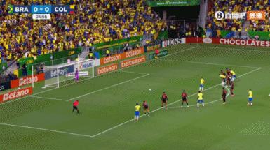 传射建功助巴西取胜！西媒：拉菲尼亚在巴西和巴萨均展现领导能力