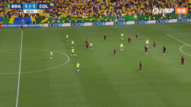 传射建功助巴西取胜！西媒：拉菲尼亚在巴西和巴萨均展现领导能力