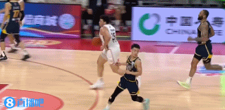 开局不顺啊！洛夫顿反击直直撞上莫兰德 被吹进攻犯规&5个失误了