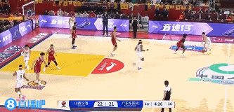 默契配合！莫兰德顺下隐蔽妙传 贝兹利底线跟进双手吊筐暴扣！