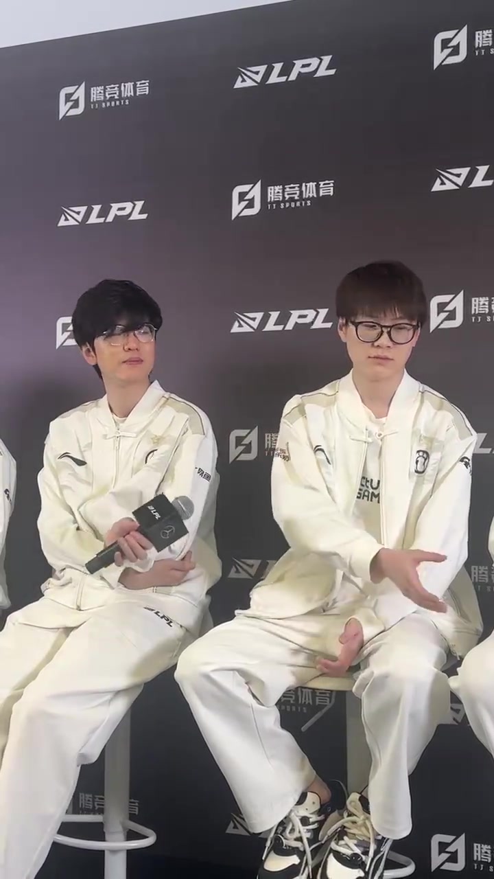 不催还钱？今日和Scout有什么交流吗  jiejie、meiko：没什么交流