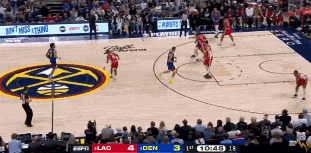 外线开炮！约基奇侧翼接球面对祖巴茨 出手三分正中靶心