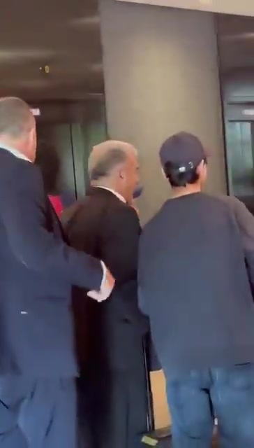 记者：拉波尔塔抵达慕尼黑，为巴萨的西班牙国脚助威